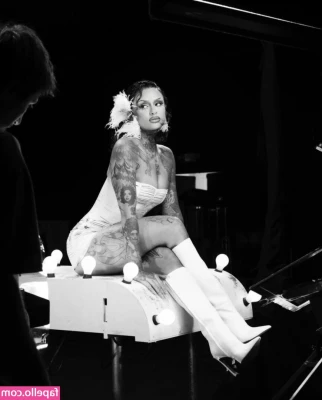 Kehlani - Sunday Soles💙 Who would be interested in watching me do my nails