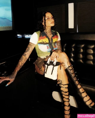 Kehlani - Go like all my recent posts and I ll send you a picture of whatever
