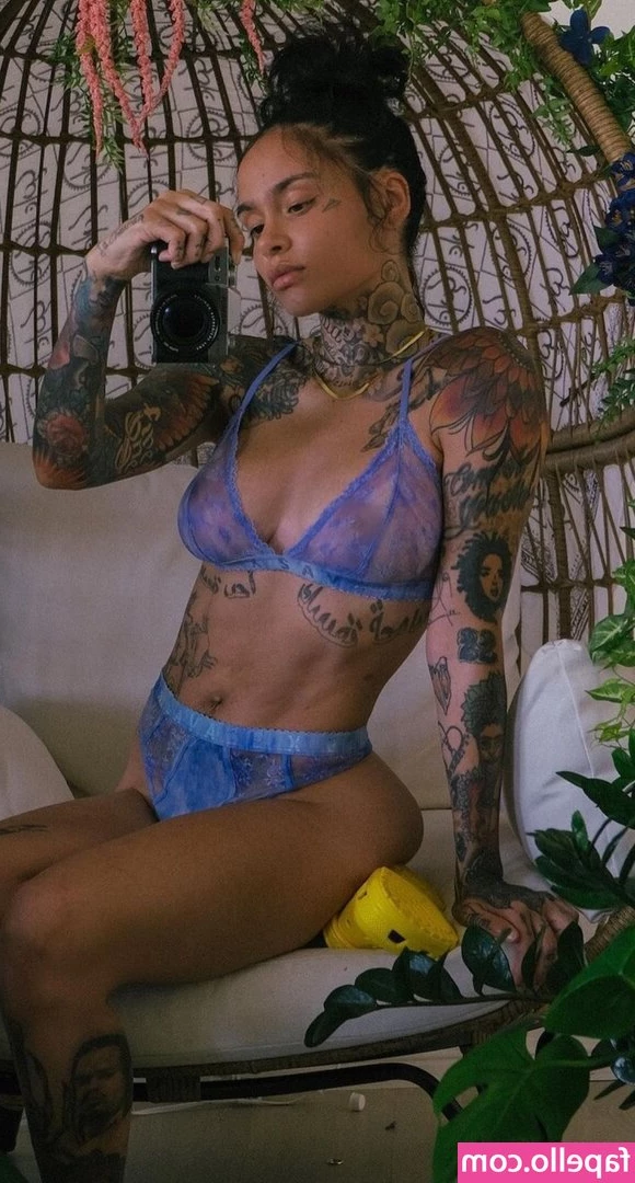 Kehlani - 在頂樓自慰給別人看好色..😝😝😝