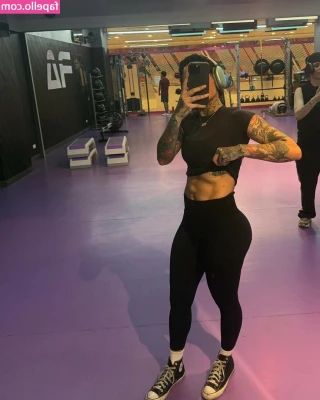 Kehlani - Wednesday walking around the house topless…..🟡🟡  Wanna cum