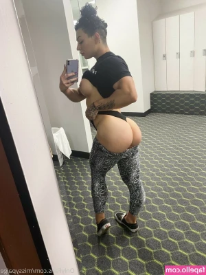 MissyPaigexx - A lil ribbon Wrapped around me for your Valentines Present?