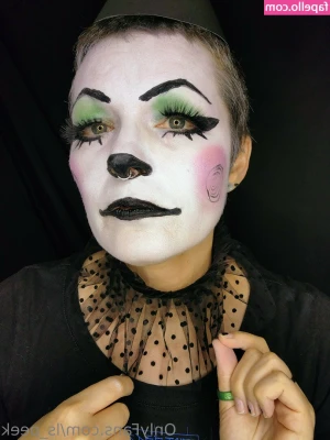 ls_peek [ ls-peek ] - Can I be your Christmas Princess? 😇