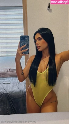 emilybrowvip - Need help taking my panties off