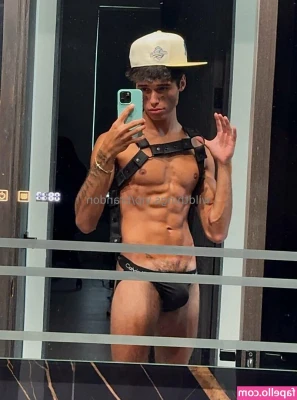 brandoncardoso [ brandoncardoso-3 ] - Just a straight forward jerking off cumshot vid this time. Sometimes