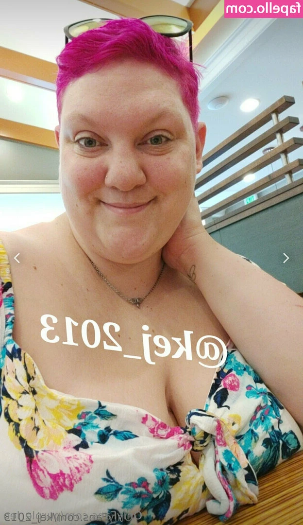 purple_leo [ purple-leo ] - Oh look, a tiny man! Hmmm.... shall you be my snack, or my sex toy?