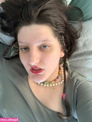 whoismeggy [ whoismeggy-1 ] - would you be tempted to pull my panties to the side and slide
