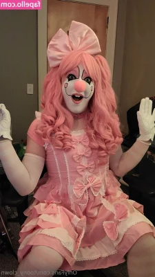 toony_clown [ toony-clown ] - Did you know I have a free account? @lexiluna  I am trying to get to