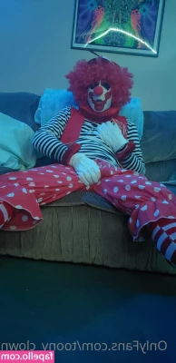 toony_clown [ toony-clown ] - I found this too funny... we was filming content and got caught by