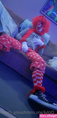 toony_clown [ toony-clown ] - Elf girl edging session 💗 if you see me pause it’s because he