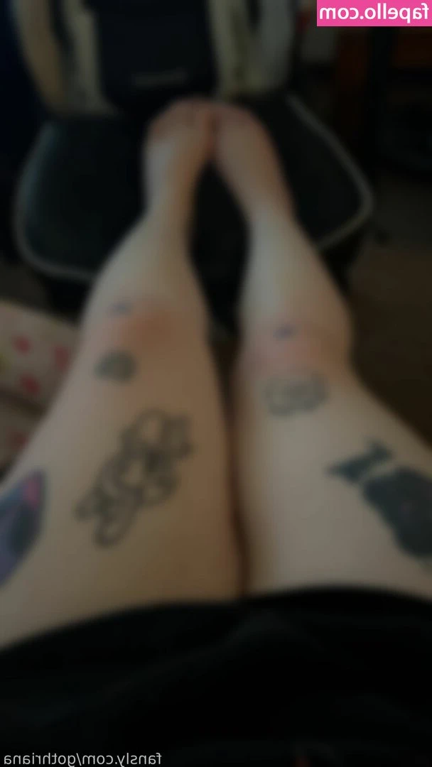 gothriana - Smoke n fuck? 🍃👀