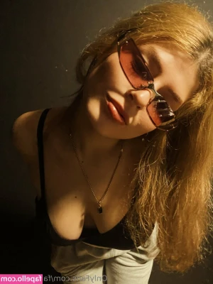 fallenangellu - look how wet my pussy is 🥺 2 min vibe n anal fingering vid