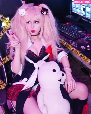 Nina Pessi [ nina-pessi ] - Do I have your attention now?