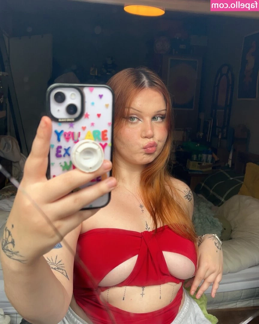 Taylor Hutchings [ taylor-hutchings ] - Kitten is loving this new dildo   Fills her up in alllll the right