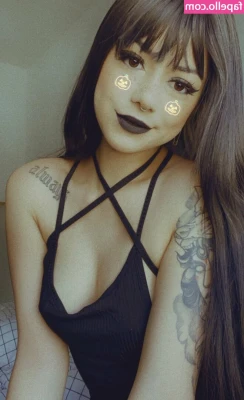 Ne0nprincess - Up to no good… 😈