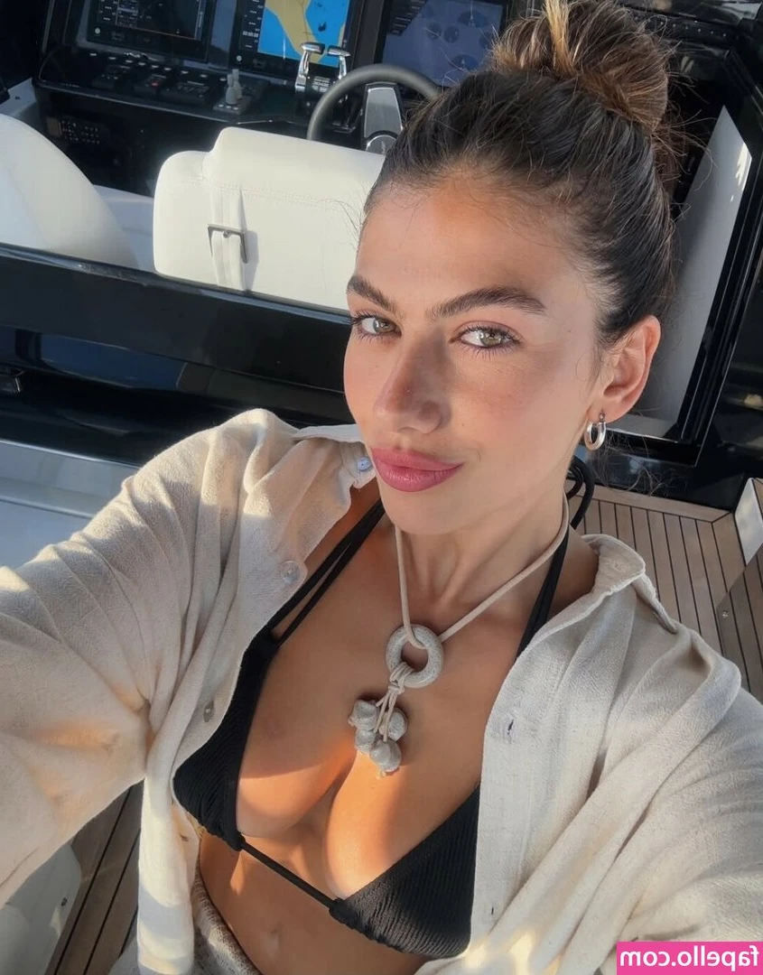 Agustina Pupich [ agustina-pupich ] - Exhibitionism on a greyhound bus 💕