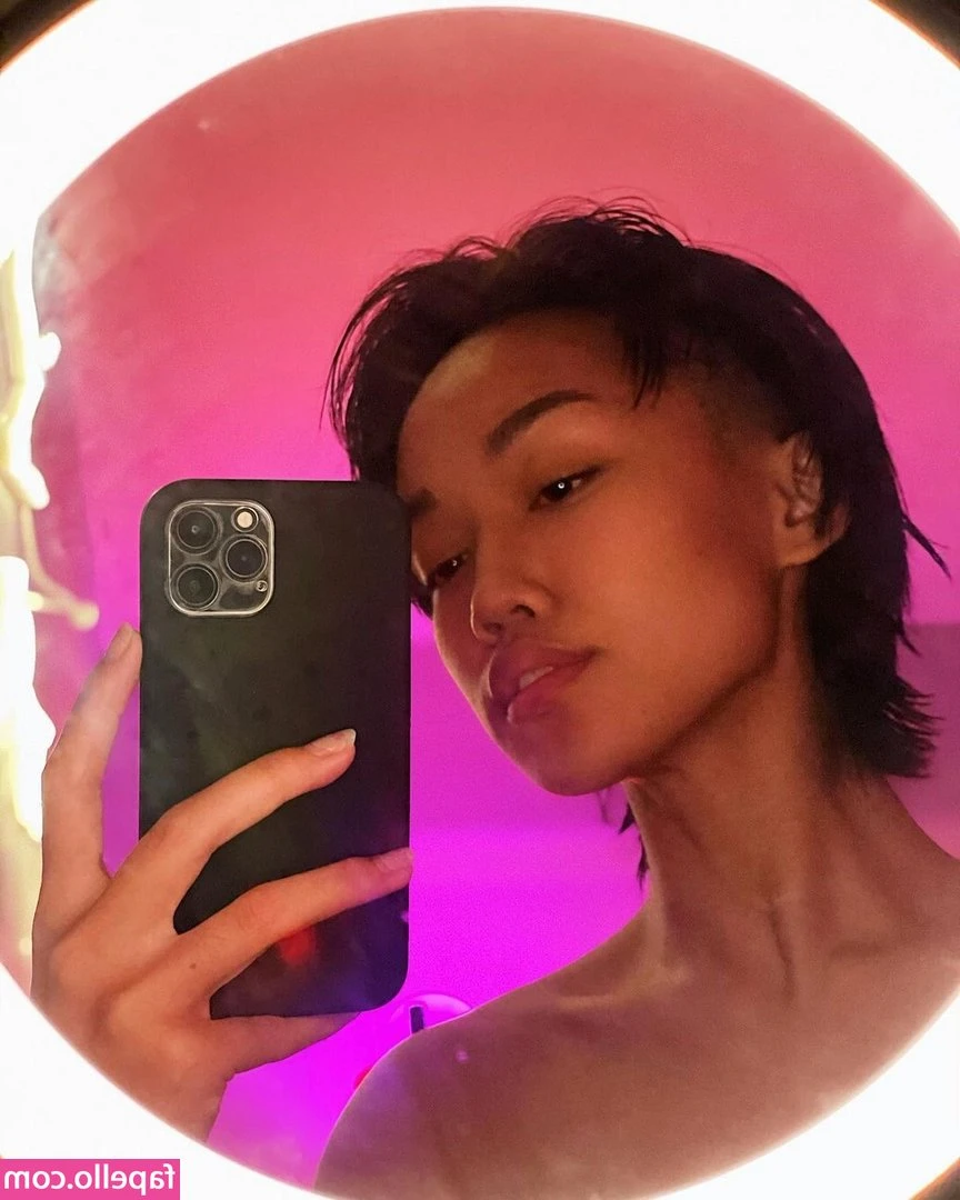 Tori Pareno [ tori-pareno ] - My eyes are up here, sir! Oh, wait! 🤫