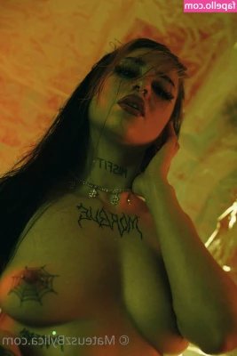 vulgart - How do you guys feel about my curvy mom bod