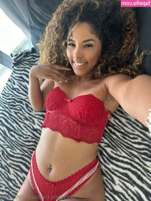 sweetmochaember - I m very hot today