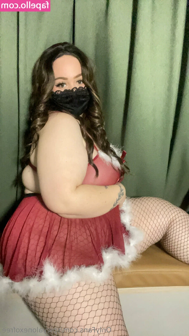 spicyalonexofree - Hi baby, im chilling on my bed, do you want to join me? 😏🤤