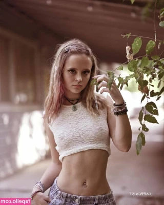 Tatum Rice [ tatum-rice ] - Daddy do u know what  I want your hands to be all over my bodyy  mmm