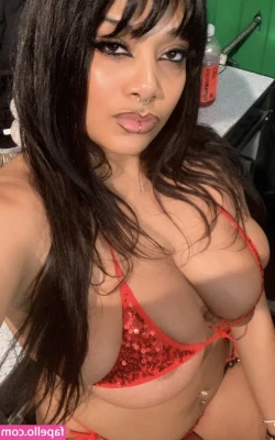MarcelineSteel - Sharing cock with pretty girls is my favorite hobby