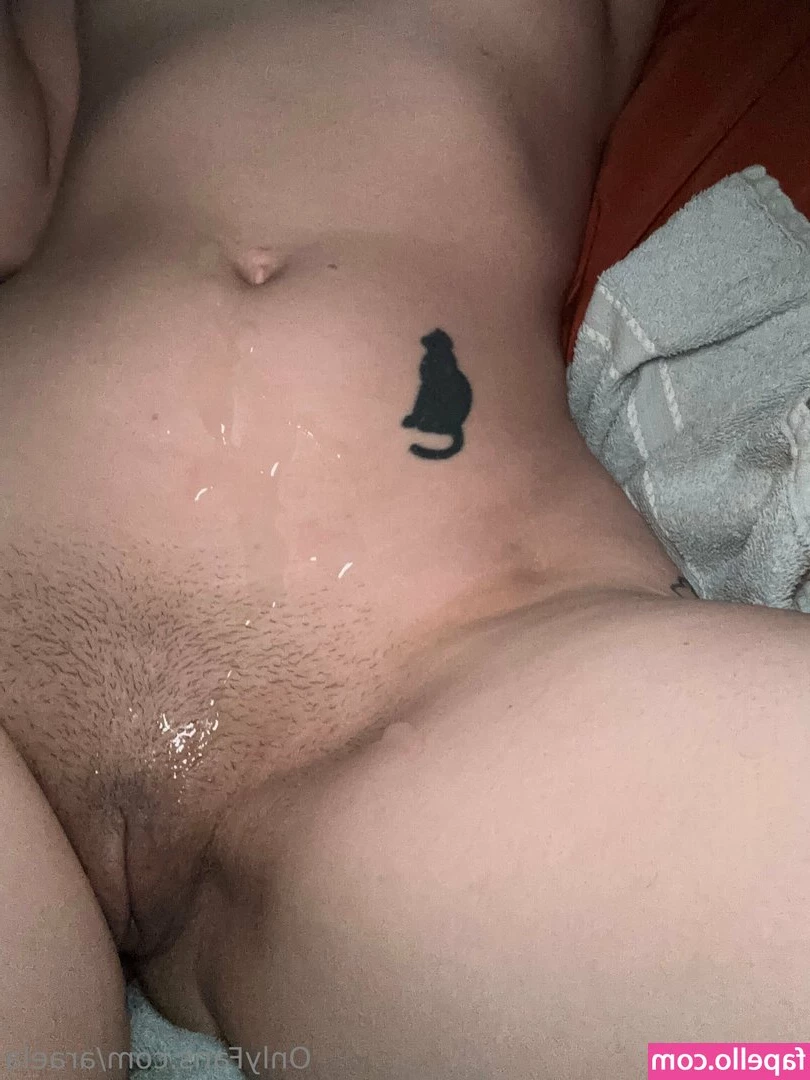 araela - I m horny and need cock right now