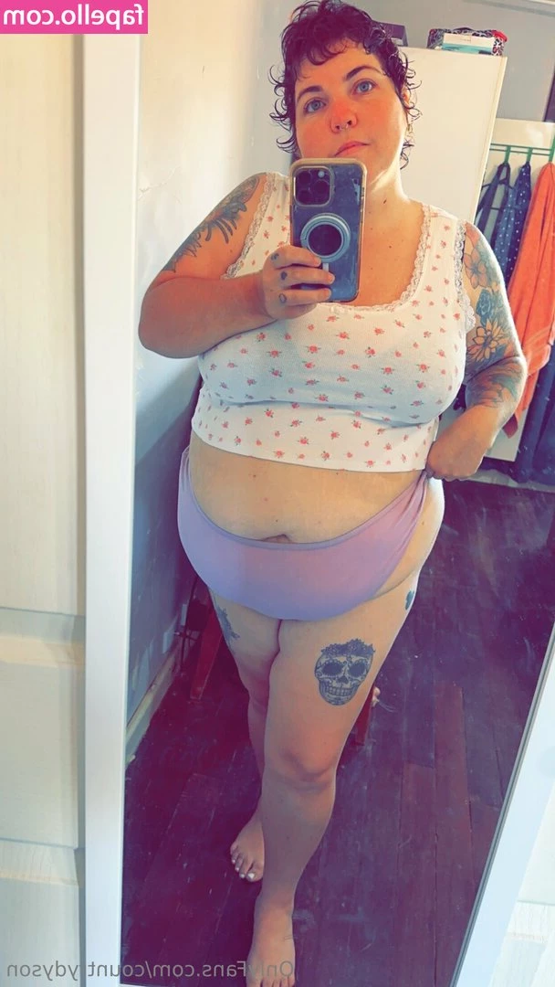 countrydyson - @footworshiplegends GOING INNN ON MY DOLES LIKE DAMN😍😍