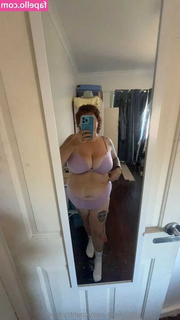 countrydyson - pretty girl with pretty tits