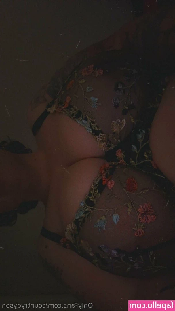 countrydyson - I love taking super close-up pussy pics, like you can almost lick me