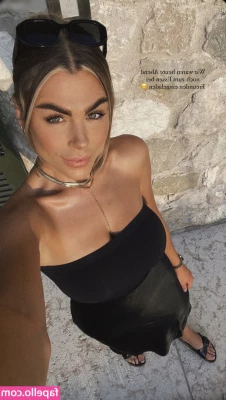 Lenaknk - The neighbor you wish you had 🤪happy Friday you all 😘