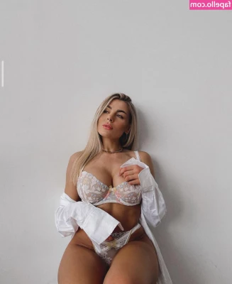 Lenaknk - Wie viele Finger passen in meine Pussy