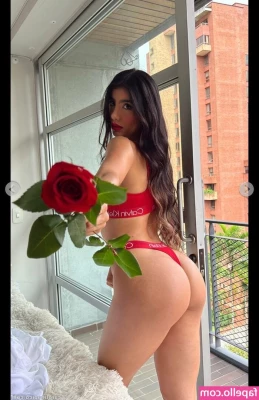 Carolina Pico Rios [ carolina-pico-rios ] - Scrunched soles and toes