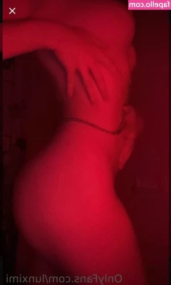 Lunximi - Do you want to see my tits? How about my ass? Maybe a little pussy?