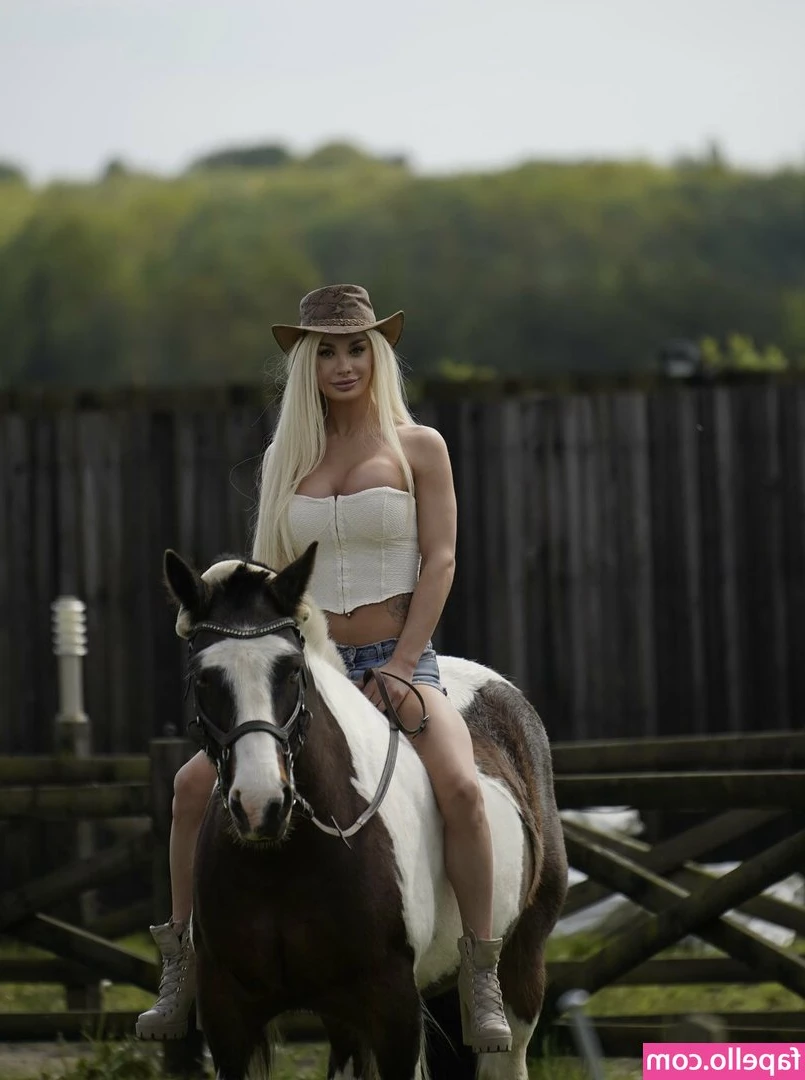 lolachristina - Pleasure me with your little body  Tiny