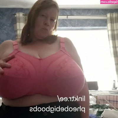 pheobehugeboobs - If you added me on Snapchat and would like to be added to the