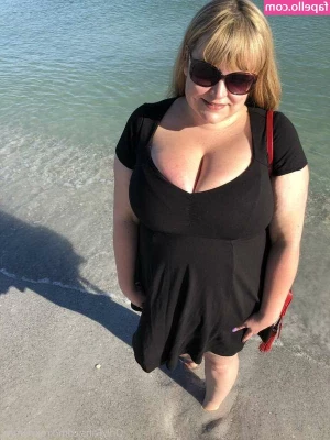 Hugejcuptits - Check your DM s for all my solo content tonight  Twerking  strip