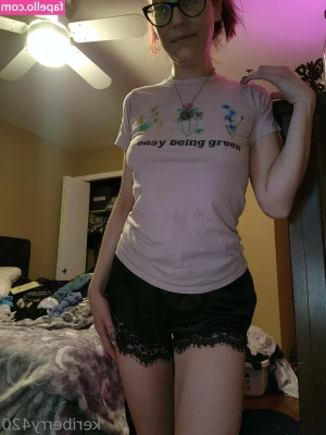 keriberry_420 [ keriberry-420 ] - it s kind of gloomy  Want me to come brighten up your day