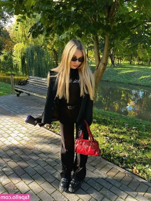 your_lilia [ your-lilia ] - shifting the fokus from one to 2 very fuckable holes🤤