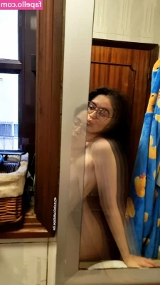 Liliana Freire [ liliana-freire ] - Im so wet rn