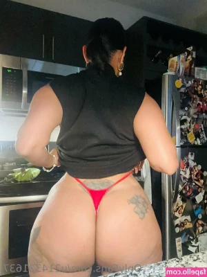 Beachlovaa5 - This body DESERVES to be worshipped 😈🥰