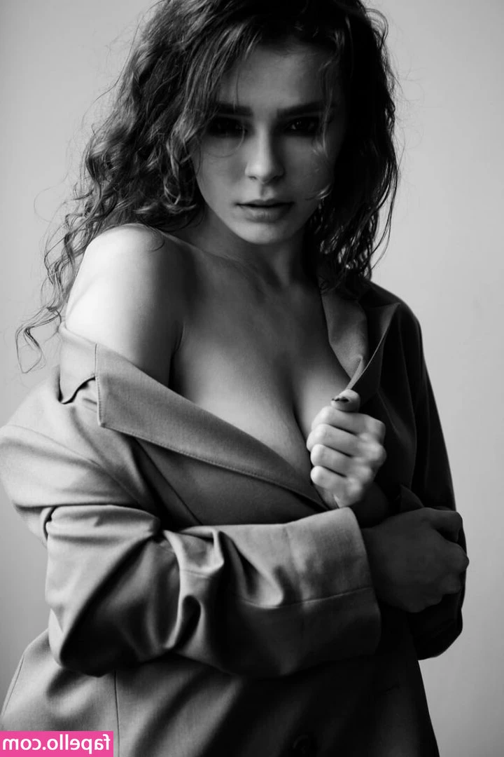 Kari Pitinova [ kari-pitinova ] - Happy Moanday 🐉💕 sending you some positive vibes for this warm