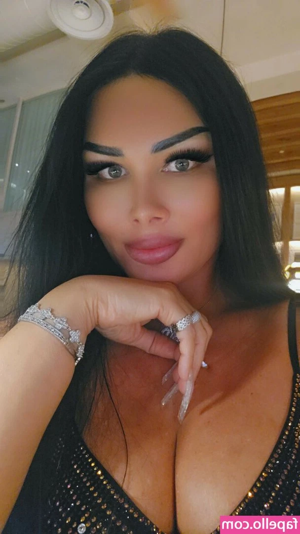 Irena Van - This belly doesn’t stop growing…