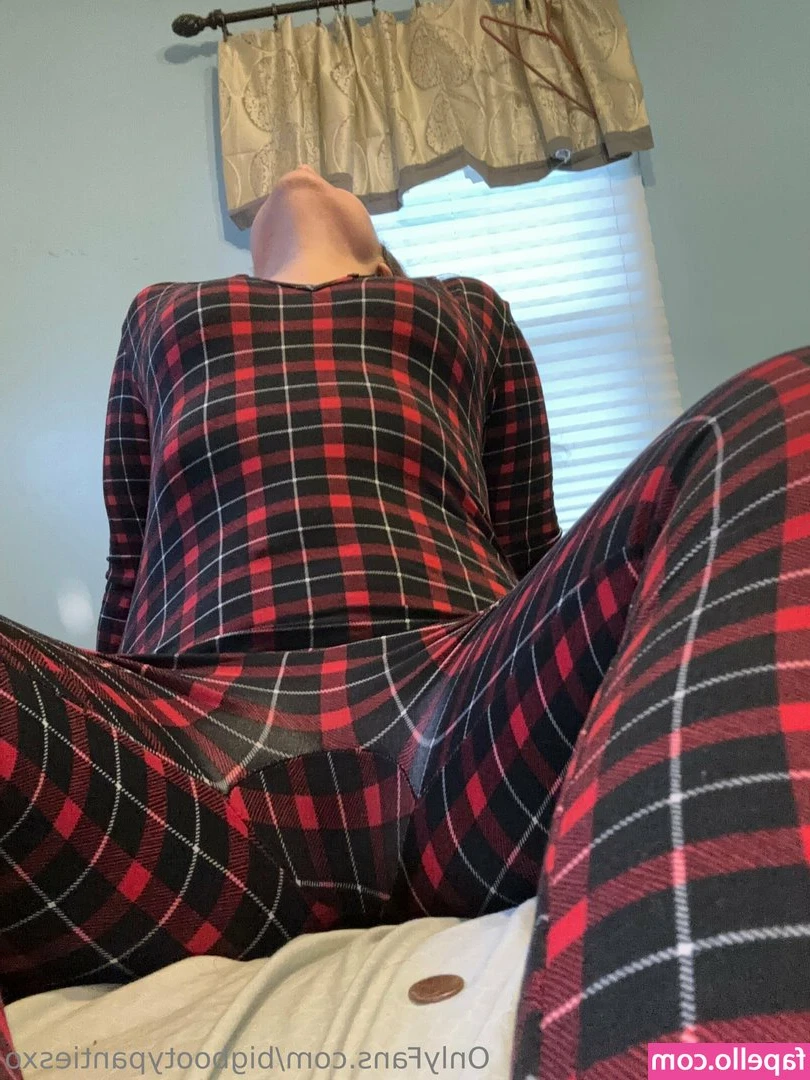 bigbootypantiesxo - Please vote on my poll in my most recent video! 💕