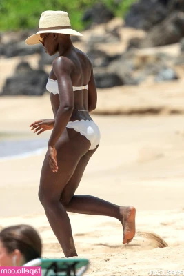 Lupita Nyong'o [ lupita-nyong-o ] - Gonna send vid when I’m home on decent wi fi xxxx