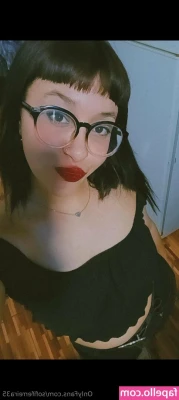 sofiferreira35 - Some lesbian fun at home