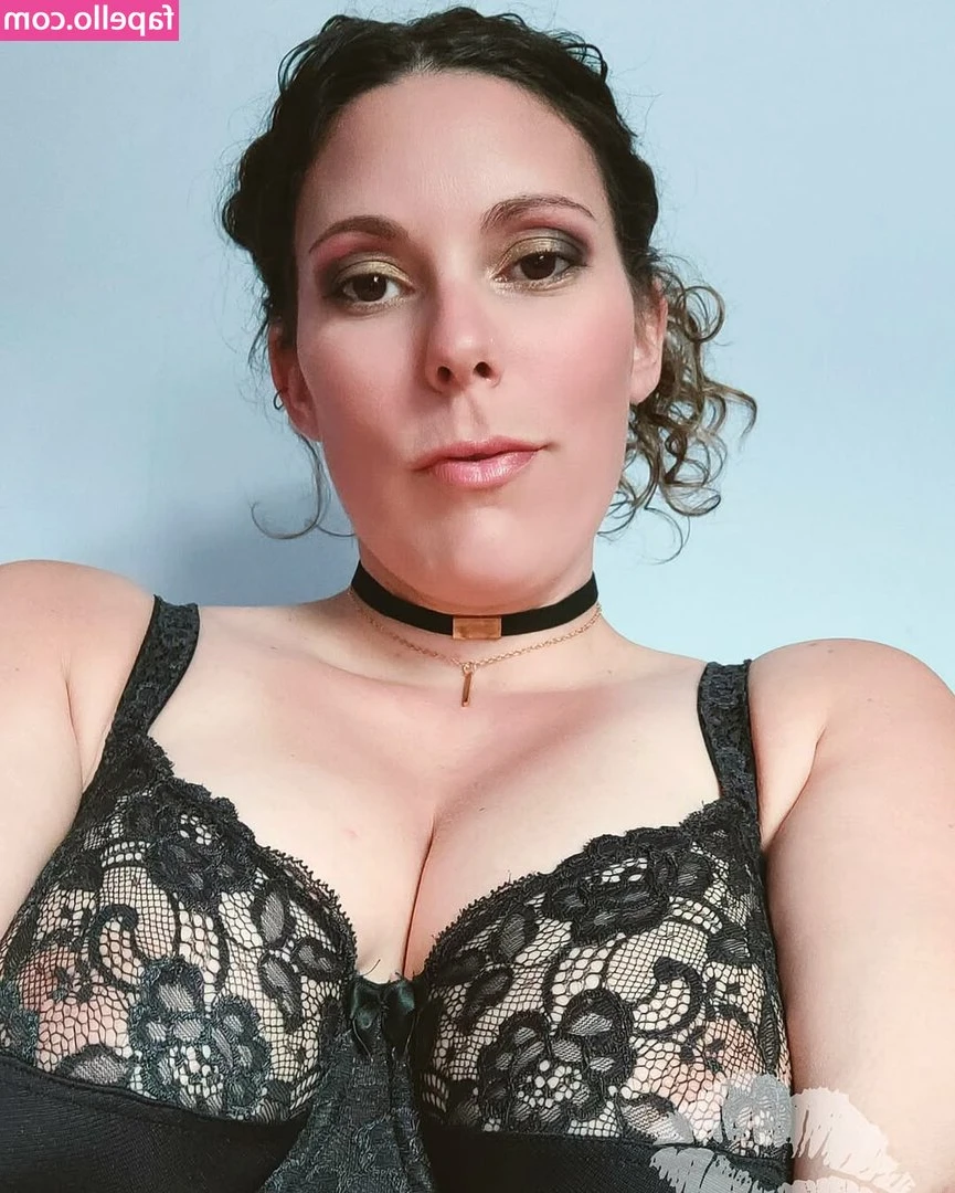 Daisy Dixon [ daisy-dixon ] - Good morning! Would you like to treat me to my morning coffee today?