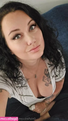 anniejayefree - Which hole are you gonna fuck first? (Dm me and let me know 😇)