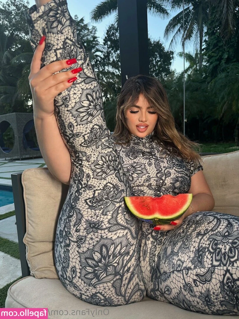 elyylabella [ elyylabella-4 ] - i am sickie :(  but TUNE INTO MY LIVE on thursday @ 7:30 pm est :)