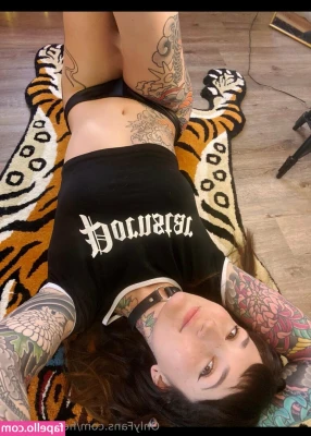 hellcatnat_tv [ hellcatnat-tv-1 ] - Red floss...♥️