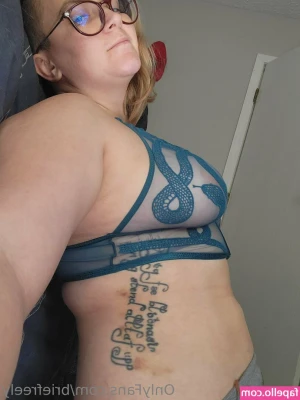 briefreely - Magic fingers make my ass and pussy cum!